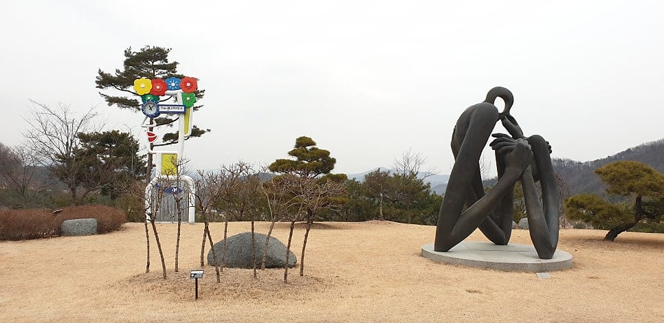 스타트 광장 앞 조경 & 조형물