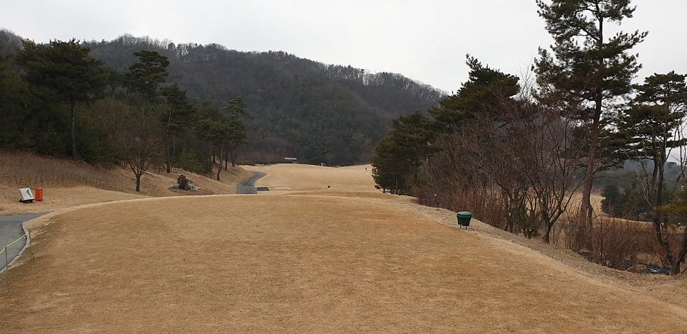 여강코스 1번홀 파4 전경