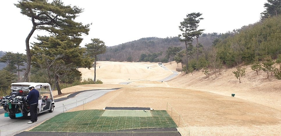 세종코스 1번홀 파4 전경