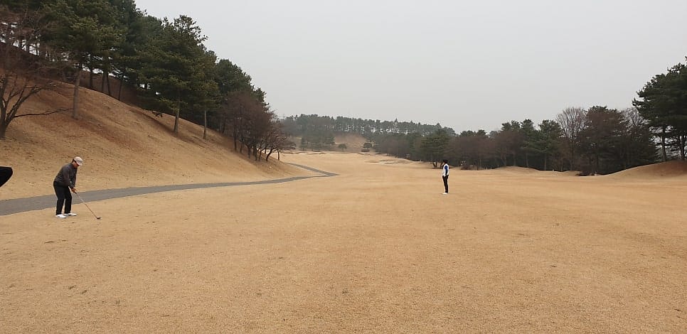 서코스 4번홀 세컨샷 지점