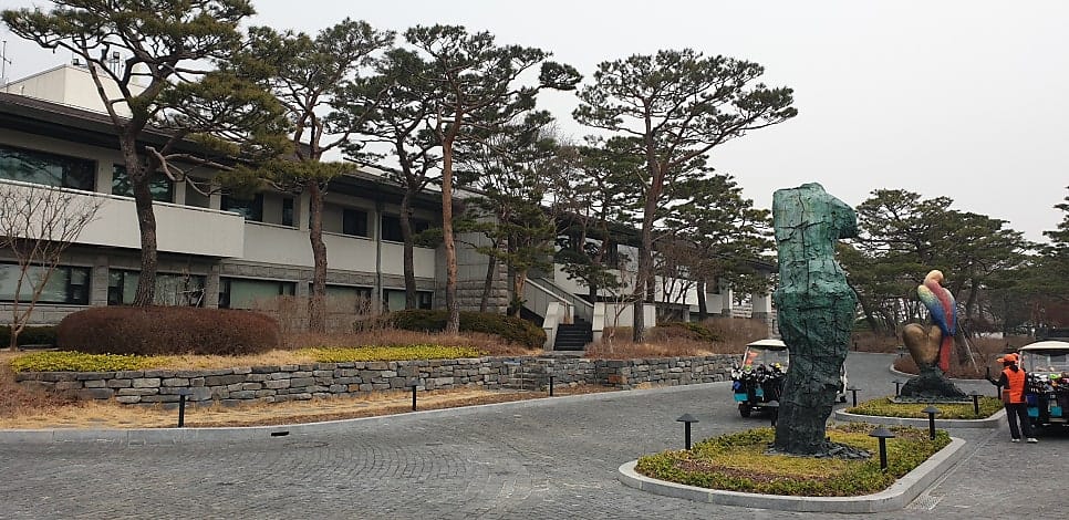 스타트광장 앞 조형물