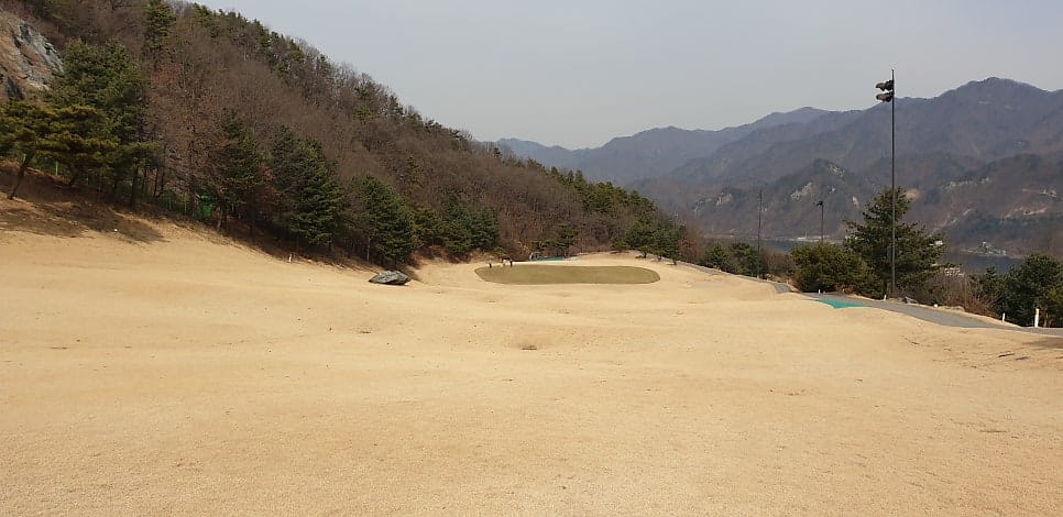 세컨샷 지점에서 바라본 그린