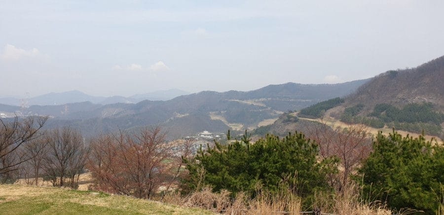 동코스 4번홀에서 바라 본 클럽하우스 및 골프장 전경