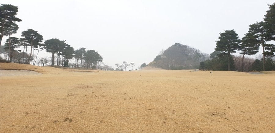 남코스 1번홀 세건샷 지점