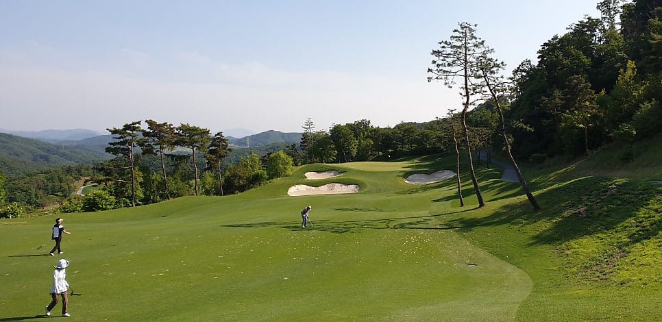 세컨샷 지점에서 바라 본 그린
