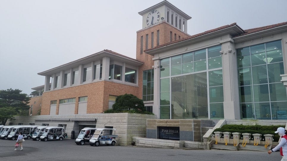 스타트 광장에서 본 클럽하우스